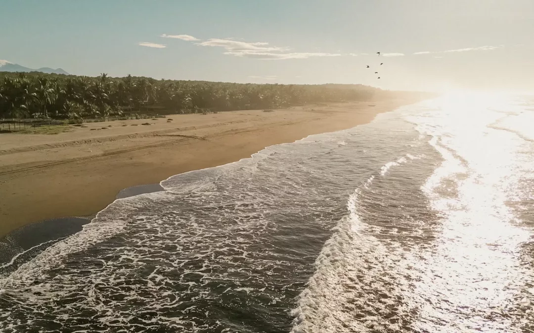 Guía práctica: cómo prepararte para invertir en una casa de playa en El Salvador